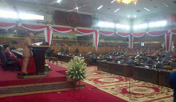 Pelantikan DPRD Provinsi Jambi periode 2014-2019 sedang berlangsung